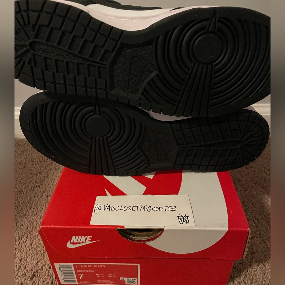 Dunk Low “Panda” (W) - Picture 6 of 6